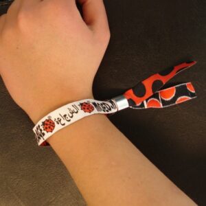 Zinloosgeweldbandjes (2 stuks)<br/>(gratis excl. verzendskosten)